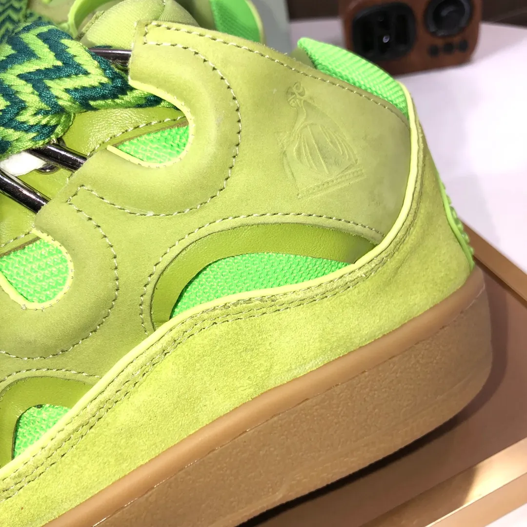 Men's men's shoes💰820💰[LANVIN] The latest lace-up fashionable casual couple sneakers, high-quality CLAY couple series‼ ️ The latest trendy products of the season 🌈Many bloggers have planted grass and purchased the original open-mold customization. The upper and outsole are sewn with mark threads without edge sealing. A variety of material splicing combination design. Very versatile for fashionable and casual wear. Comfortable on the feet. Self-recommended. Upper cowhide + cow suede + breathable mesh lining. Foot-padding cowhide. Exclusive original open-mold clear logo rubber outsole ⚠️Couple standard size 36-40 for women and 38-44 for men.